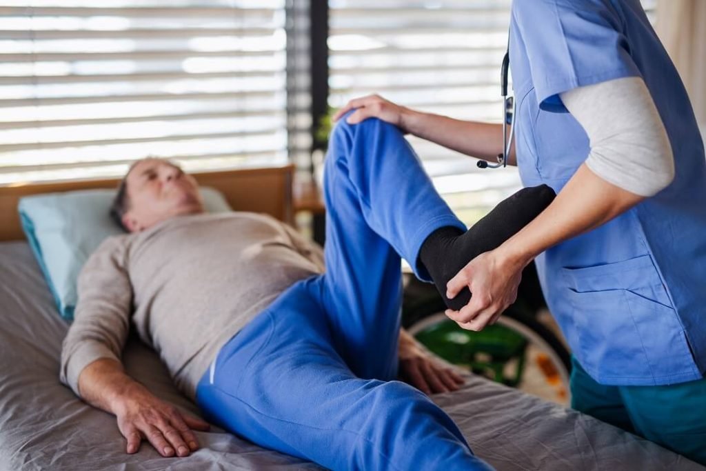 Felç Sonrası Evde Fizik Tedavi ve Rehabilitasyon Süreci Nasıl İlerler?