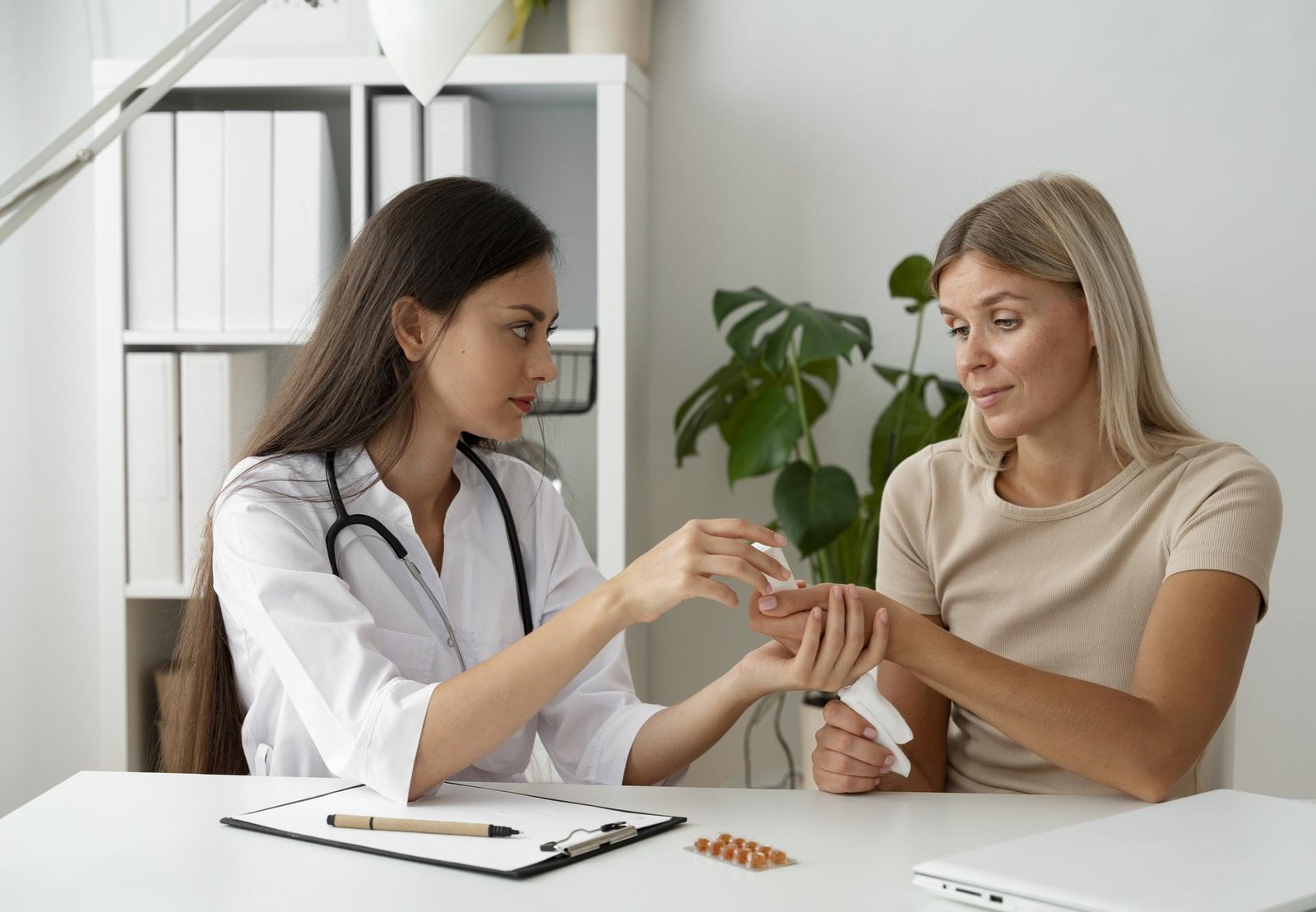 Evde Doktor ve Hemşire Hizmetleri Hangi Durumlarda Tercih Edilmelidir?